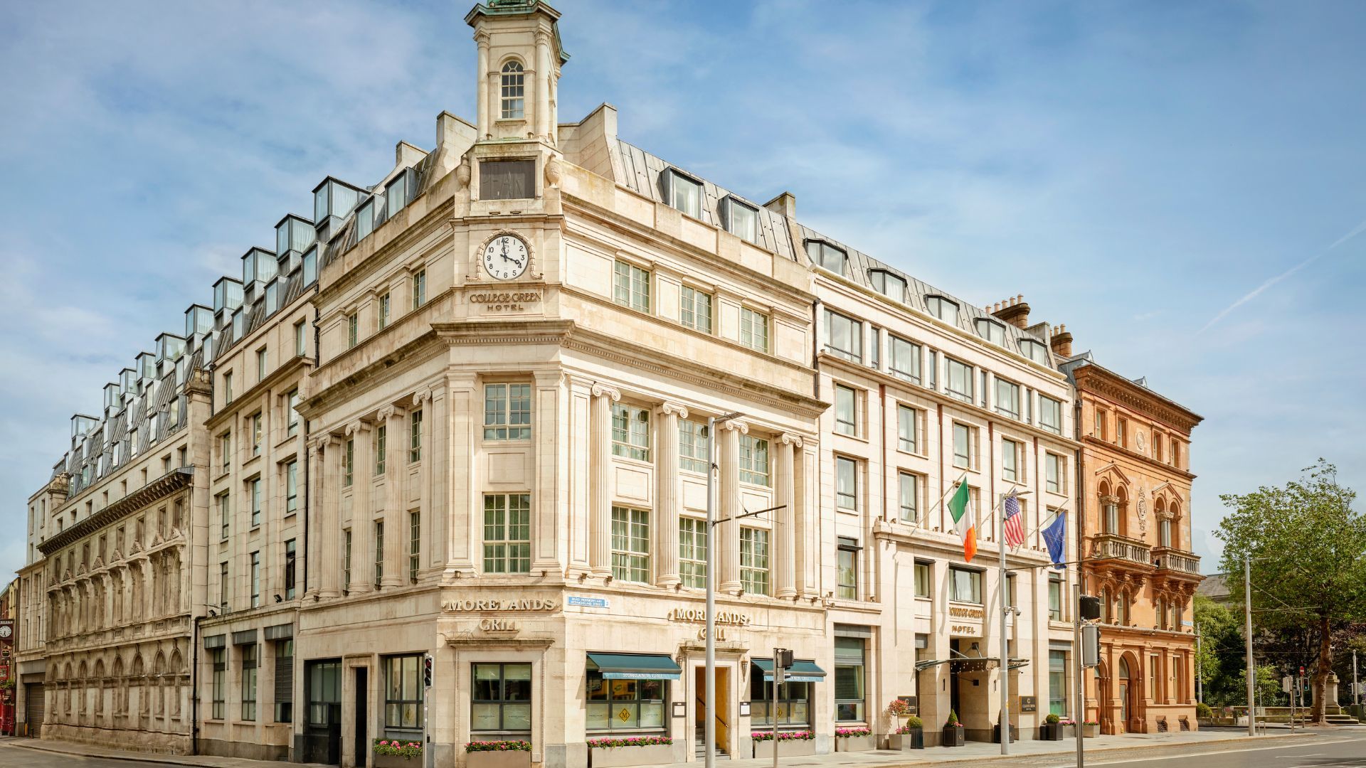 The College green Hotel Exterior