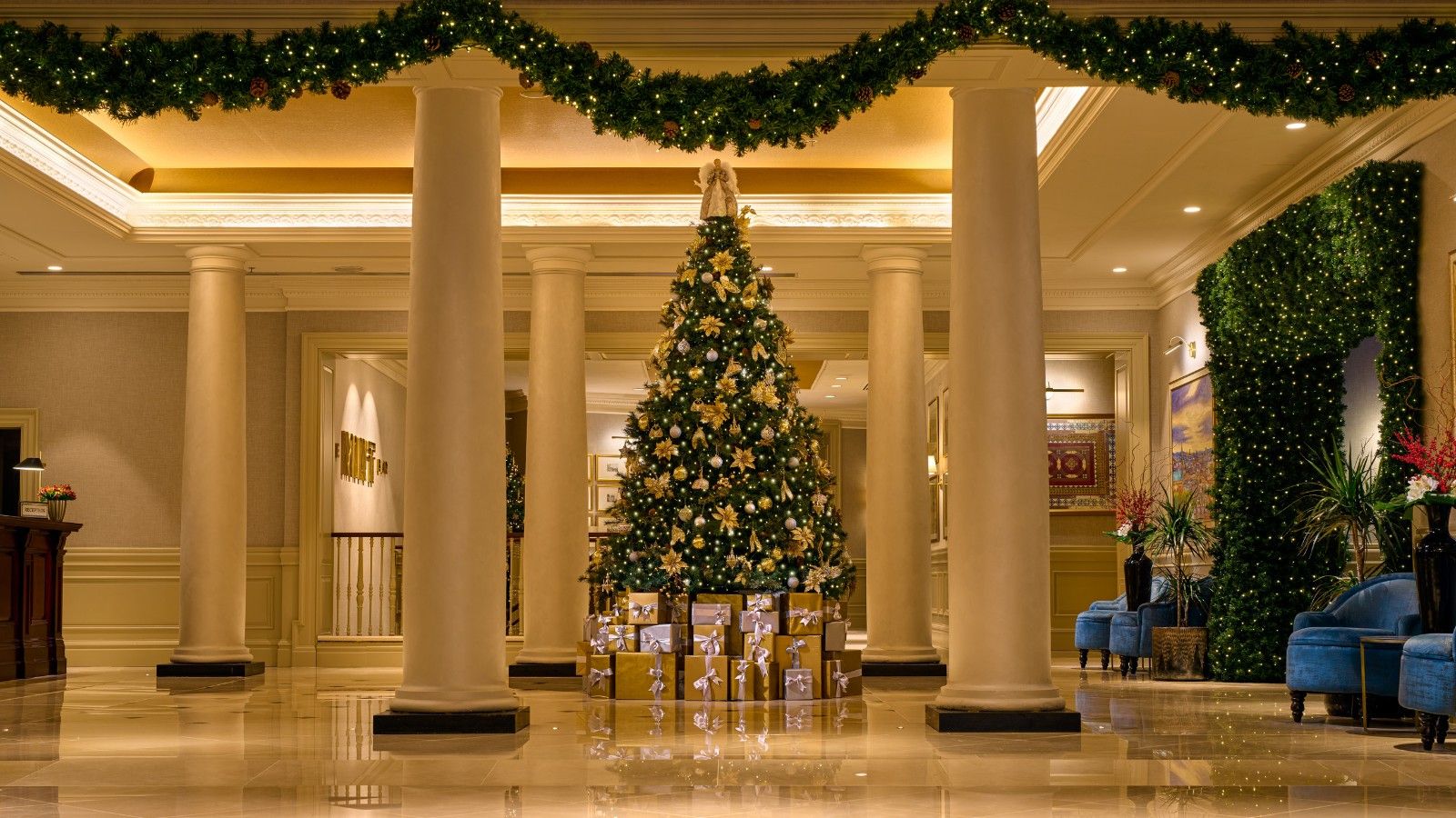  Christmas Tree in the Lobby at The College Green Hotel Dublin